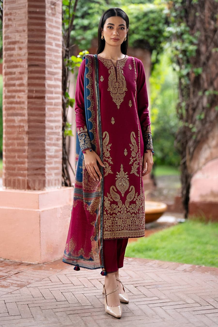 MARIA B’
(Premium Lawn3pc)
Front Full Embroidered 
PRINTED DIMOND DUPATTA